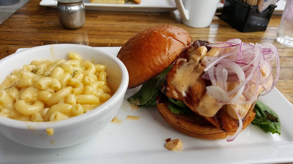 Crave Kitchen & Bar | restaurant | 631 N Resler Dr Suite B, El Paso, TX 79912, USA | 9155812213 OR +1 915-581-2213