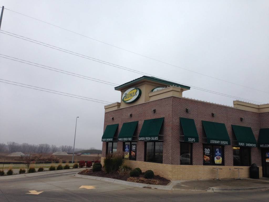 Runza Restaurant | restaurant | 3800 Yankee Hill Rd, Lincoln, NE 68516, USA | 4024202828 OR +1 402-420-2828