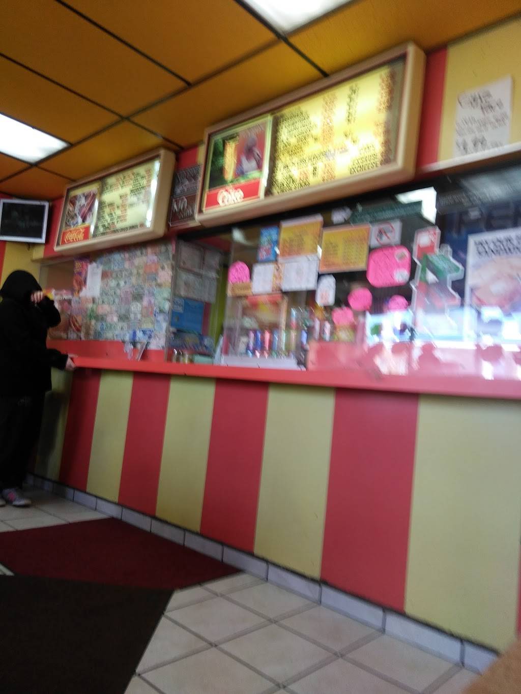 Little Dennis | restaurant | 3007 W 63rd St, Chicago, IL 60629, USA | 7737769571 OR +1 773-776-9571