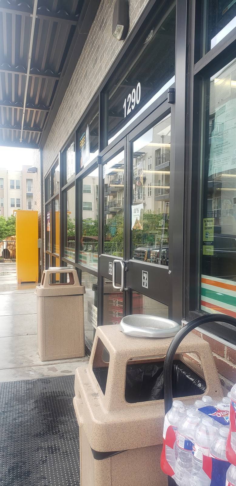 7-Eleven | bakery | 1290 S Lamar St, Dallas, TX 75215, USA | 2144210680 OR +1 214-421-0680