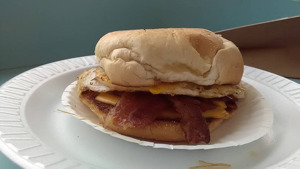 Mickeys Oceanic Grill | restaurant | 119 Pitkin St, East Hartford, CT 06108, USA | 8605286644 OR +1 860-528-6644