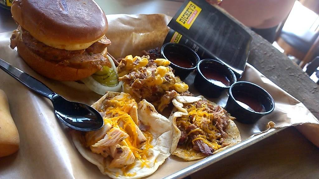 Dickeys Barbecue Pit | restaurant | 23123 Woodward Ave, Ferndale, MI 48220, USA | 2485653355 OR +1 248-565-3355
