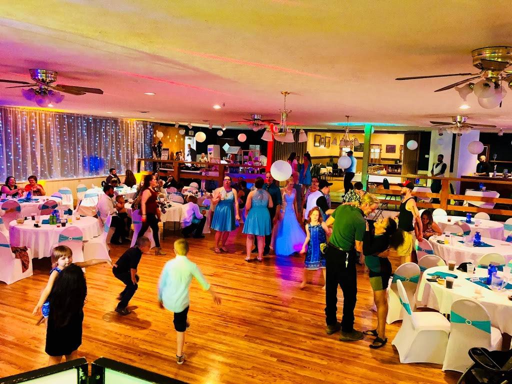 Beechwoods Restaurant & Lounge | restaurant | 1618 Airport Rd, Falls Creek, PA 15840, USA | 8143750663 OR +1 814-375-0663