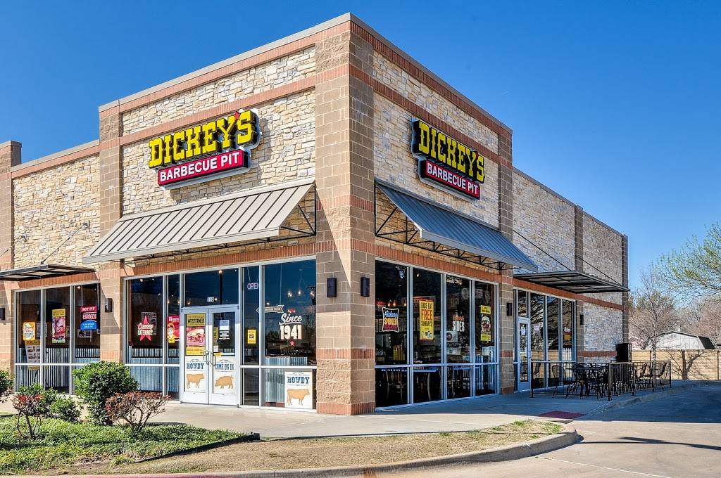 Dickeys Barbecue Pit | restaurant | 3710 S Carrier Pkwy, Grand Prairie, TX 75052, USA | 9723189659 OR +1 972-318-9659