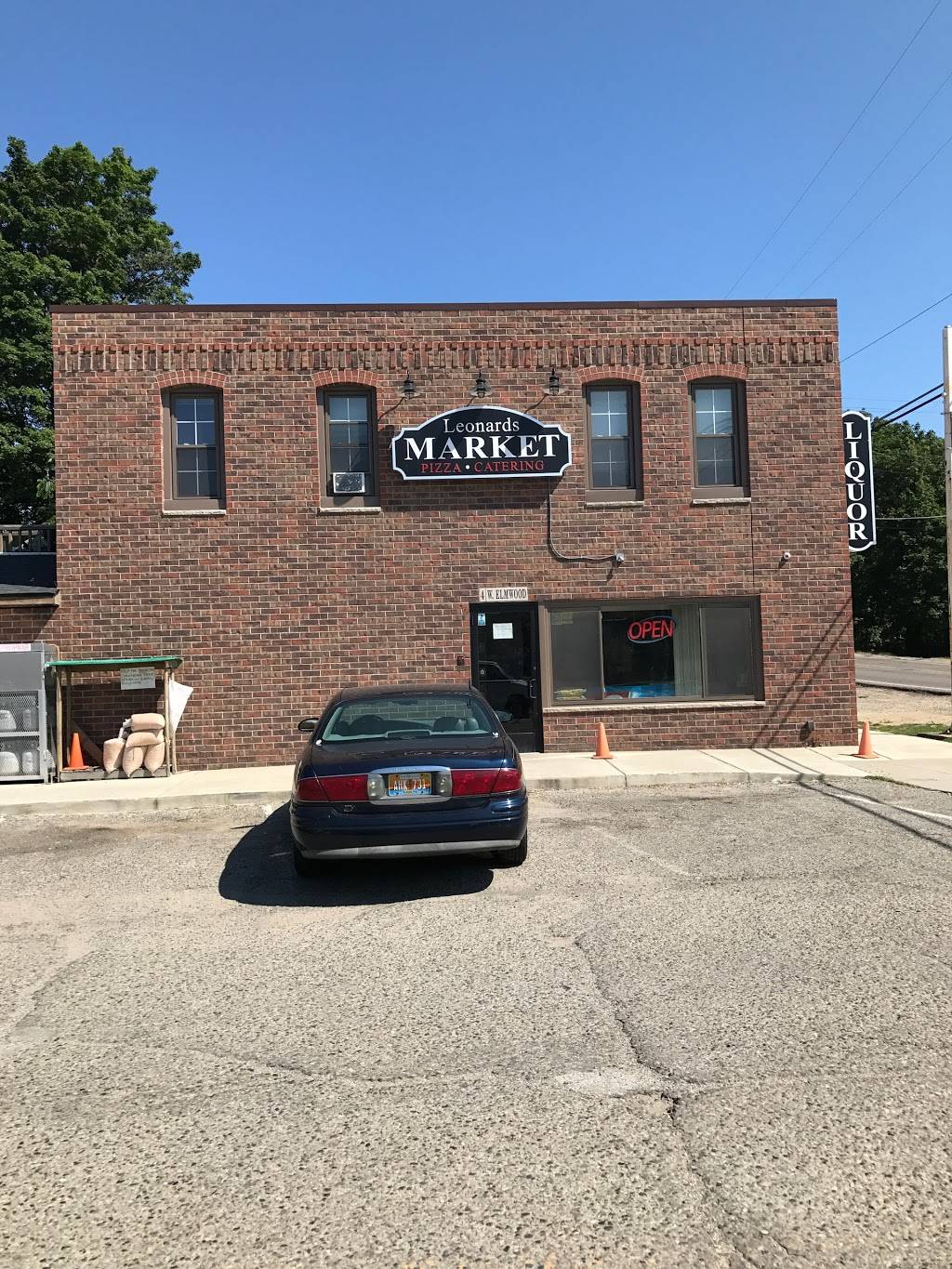 Leonards Pizza | meal delivery | 80 Rochester Rd, Leonard, MI 48367, USA | 5867529555 OR +1 586-752-9555