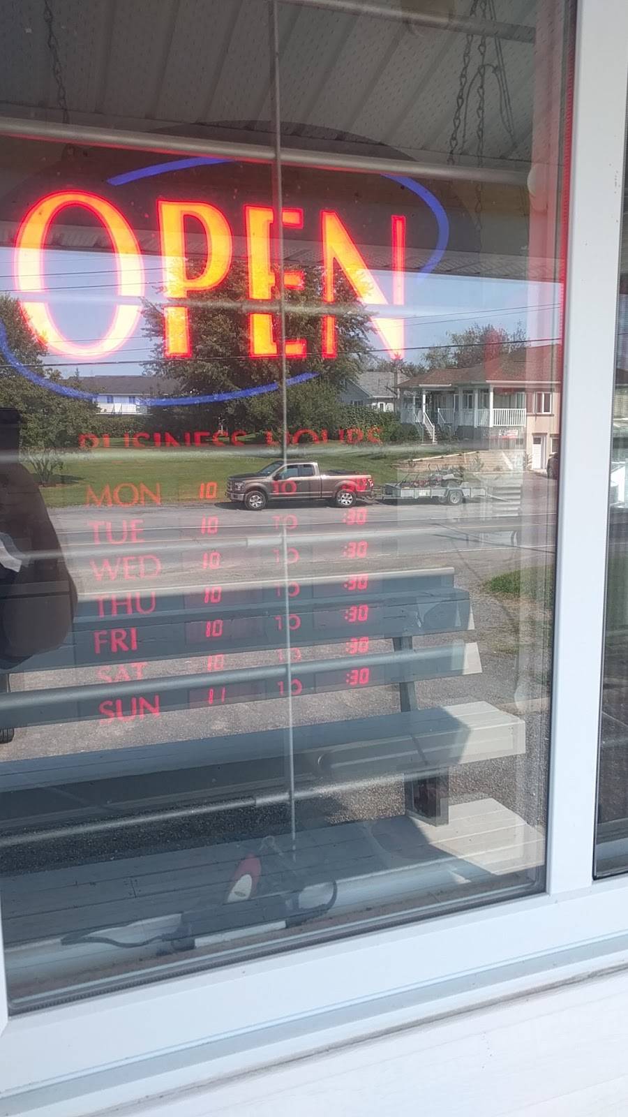 Patati Patata | restaurant | 625 Old Highway 17, Plantagenet, ON K0B 1L0, Canada | 6136733748 OR +1 613-673-3748