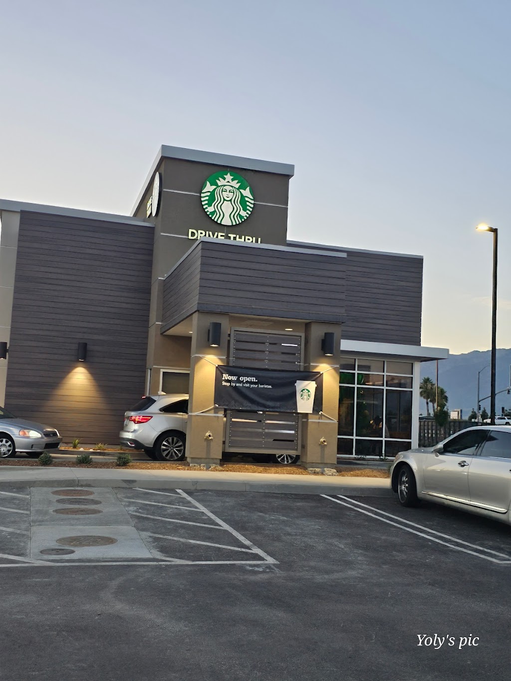 Starbucks | cafe | 16148 S Highland Ave, Fontana, CA 92336, USA | 9098087996 OR +1 909-808-7996