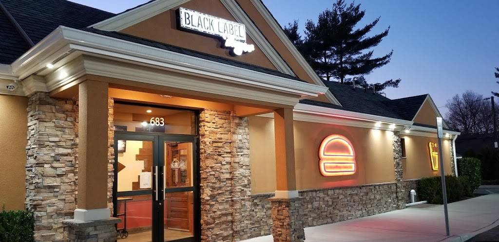 Black Label Burgers | restaurant | 683 Old Country Rd, Westbury, NY 11590, USA | 5163336059 OR +1 516-333-6059