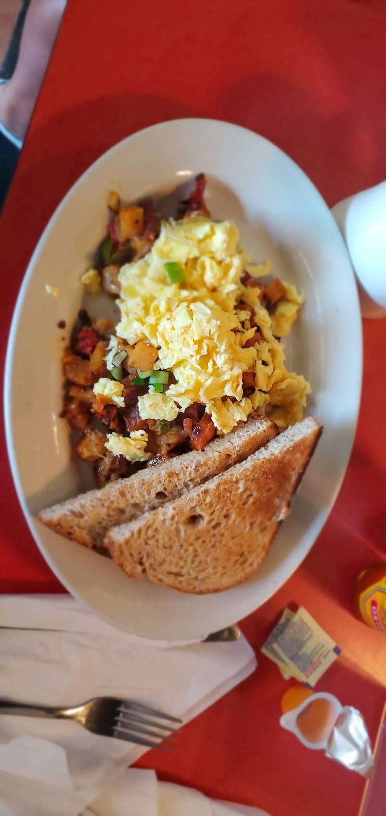 The Dixie Grill | restaurant | 116 Market St, Wilmington, NC 28401, USA | 9107627280 OR +1 910-762-7280