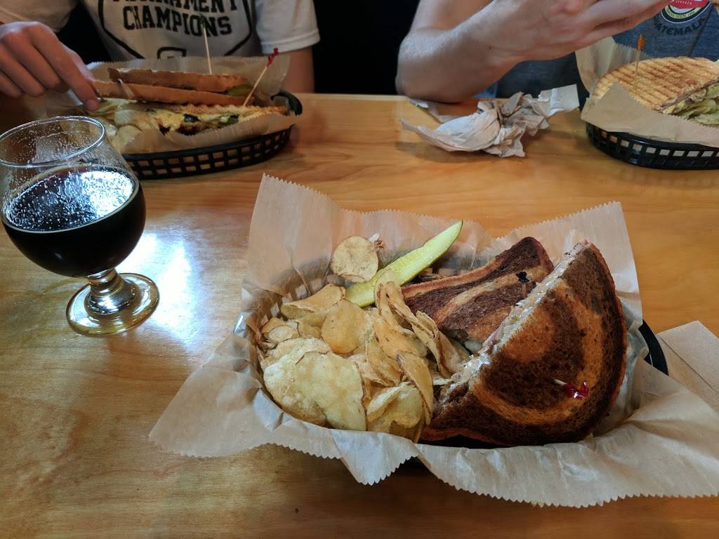 Chelsea Alehouse Brewery | restaurant | 115 S Main St, Chelsea, MI 48118, USA | 7344752337 OR +1 734-475-2337