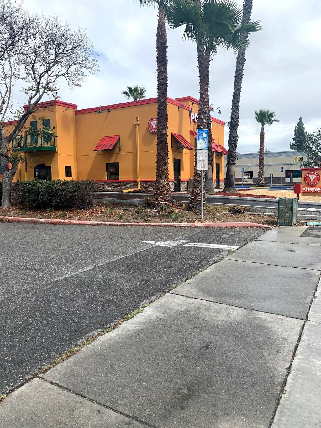 Popeyes Louisiana Kitchen | restaurant | 5445 Arlington Ave, Riverside, CA 92504, USA | 9517296684 OR +1 951-729-6684
