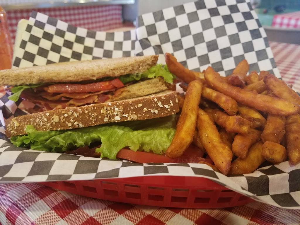 Circle P General Store | restaurant | 563 E Main St, Mt. Juliet, TN 37122, USA | 6155685215 OR +1 615-568-5215