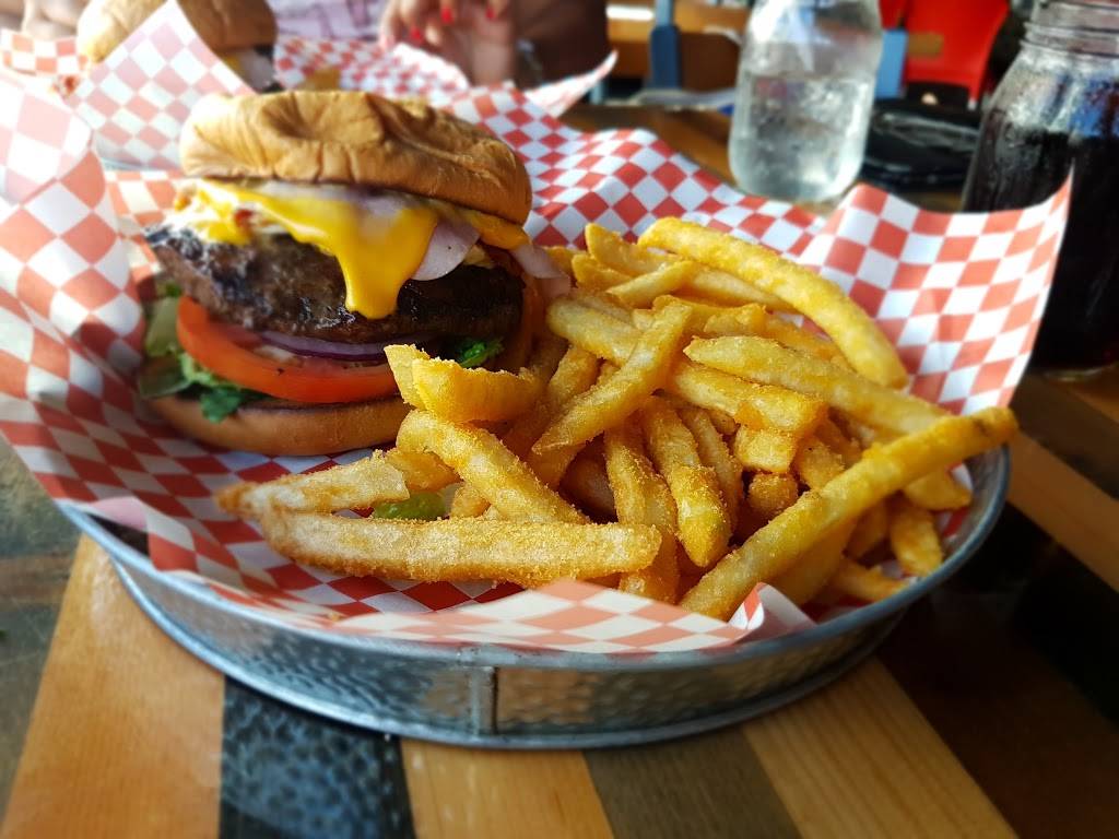 Venezia Grill, Pizzeria & Bar | restaurant | 6646 Collins Ave, Miami Beach, FL 33141, USA | 3058682267 OR +1 305-868-2267