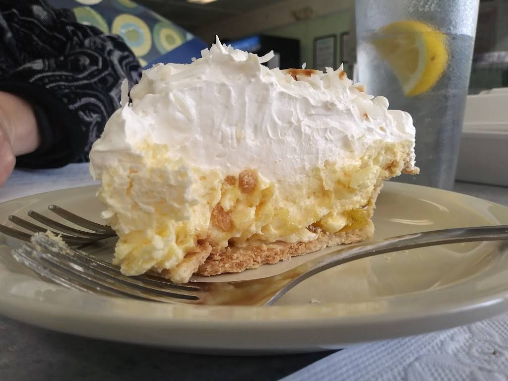 Mom & Pops Family Restaurant | restaurant | 103 S Main St, Hurlock, MD 21643, USA | 4109430222 OR +1 410-943-0222