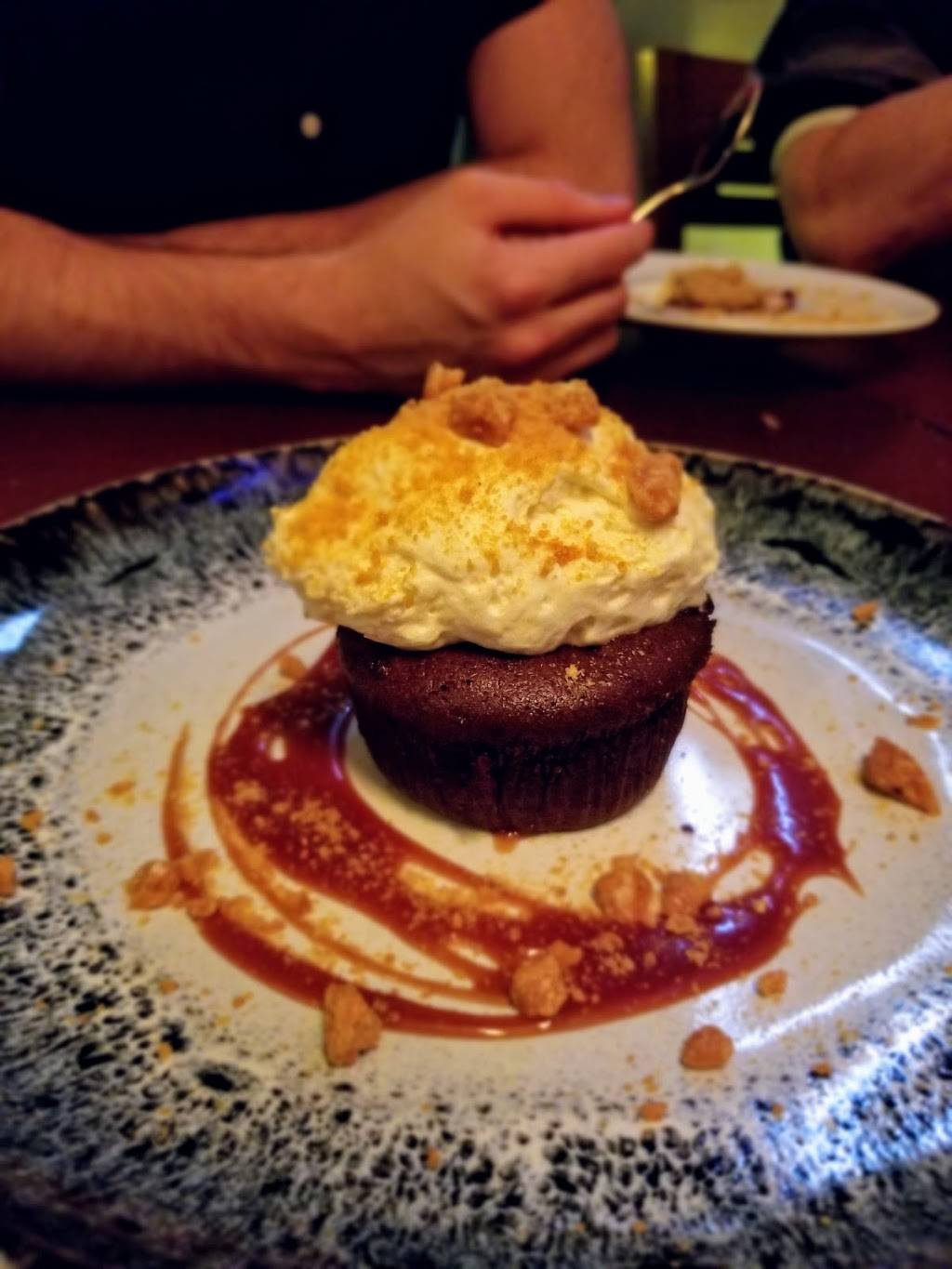 Chez Boss & Fils | restaurant | 3610 Rue Wellington, Verdun, QC H4G 1T6, Canada | 5145083457 OR +1 514-508-3457