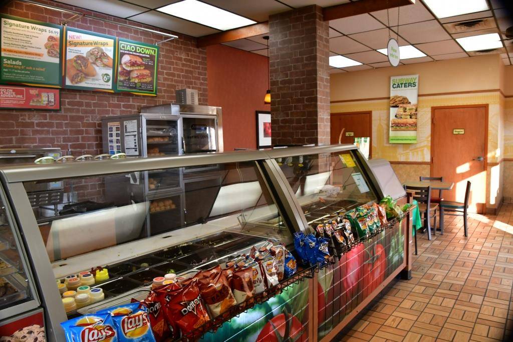Subway | restaurant | 325 E Main St, Macungie, PA 18062, USA | 6109674967 OR +1 610-967-4967
