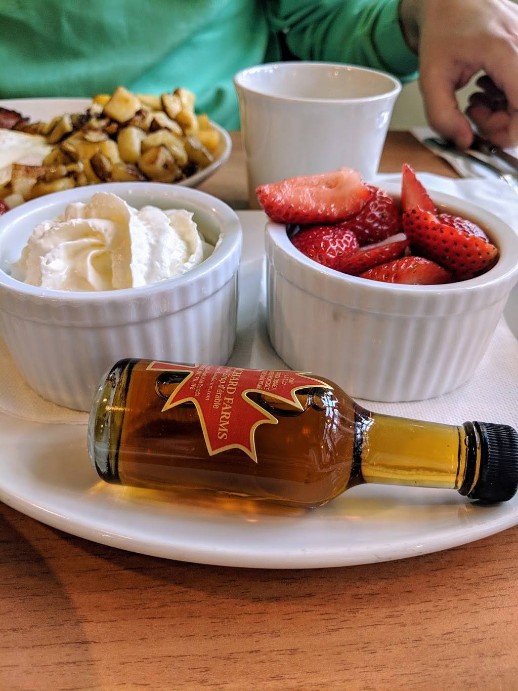 Sunset Grill | restaurant | 2212 Lake Shore Blvd W, Etobicoke, ON M8V 0E3, Canada | 4162522777 OR +1 416-252-2777