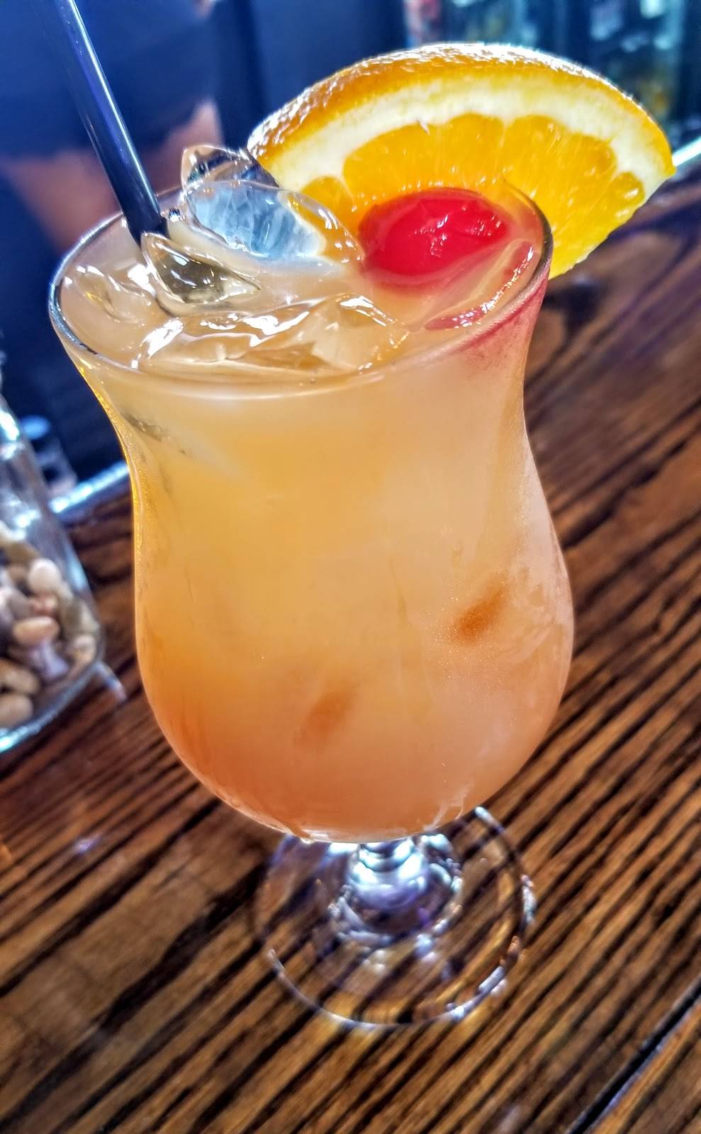 On the Rocks Bar And Grill | restaurant | 2332 West Coast Hwy, Newport Beach, CA 92663, USA | 9496738444 OR +1 949-673-8444