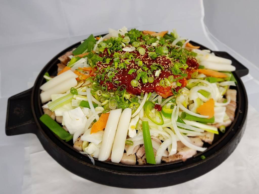 College Roadhouse Korean Kitchen & Bar | restaurant | 9515 N Lamar Blvd #230, Austin, TX 78753, USA | 5126868215 OR +1 512-686-8215