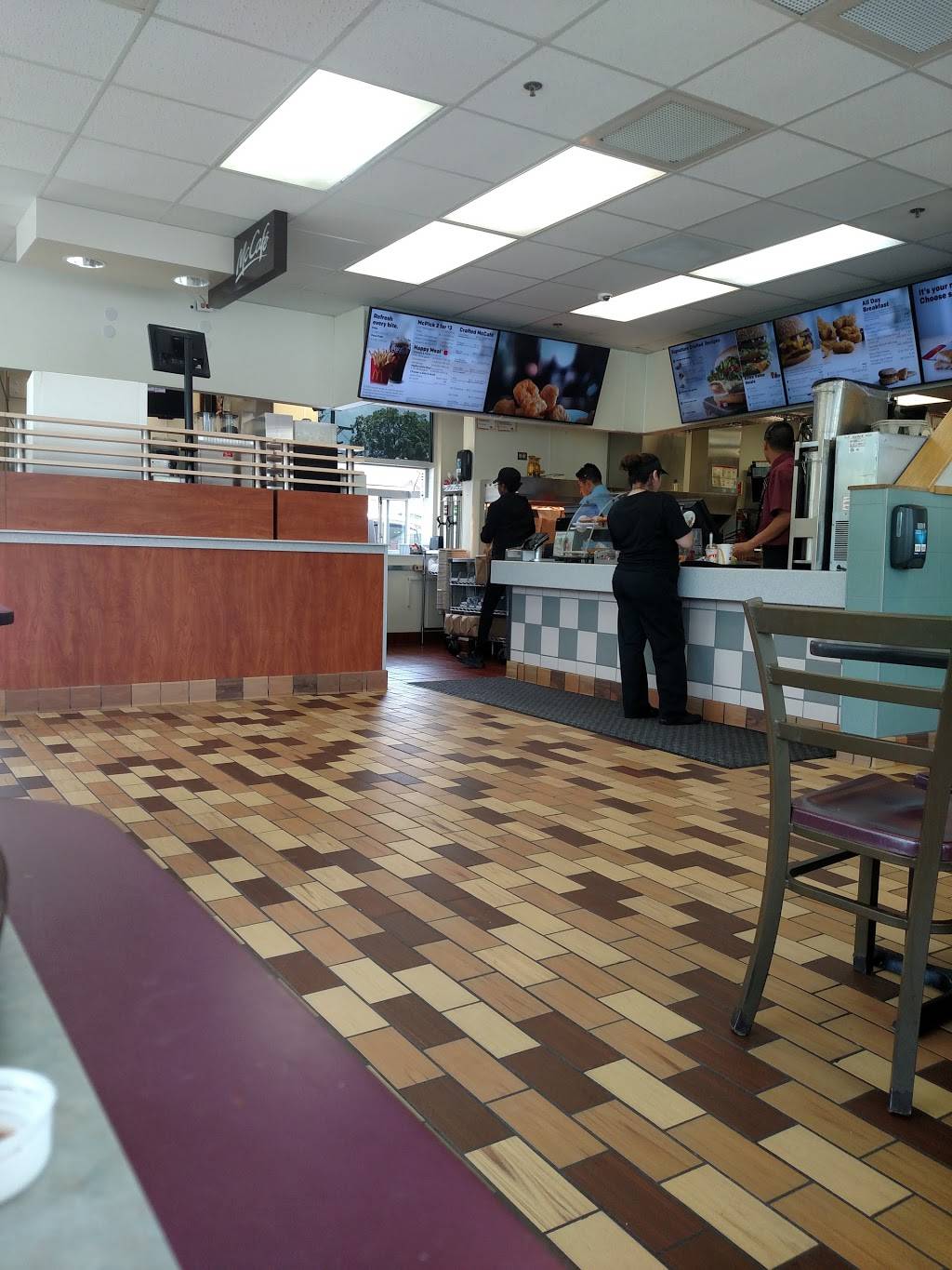 McDonalds | cafe | 10711 IL-47, Huntley, IL 60142, USA | 8476690225 OR +1 847-669-0225