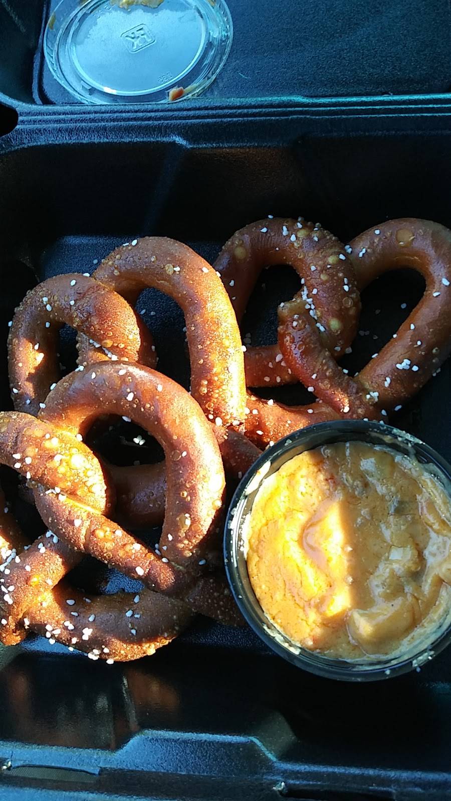 Beef O Bradys | restaurant | 300 Clinchfield St, Kingsport, TN 37660, USA | 4232452333 OR +1 423-245-2333