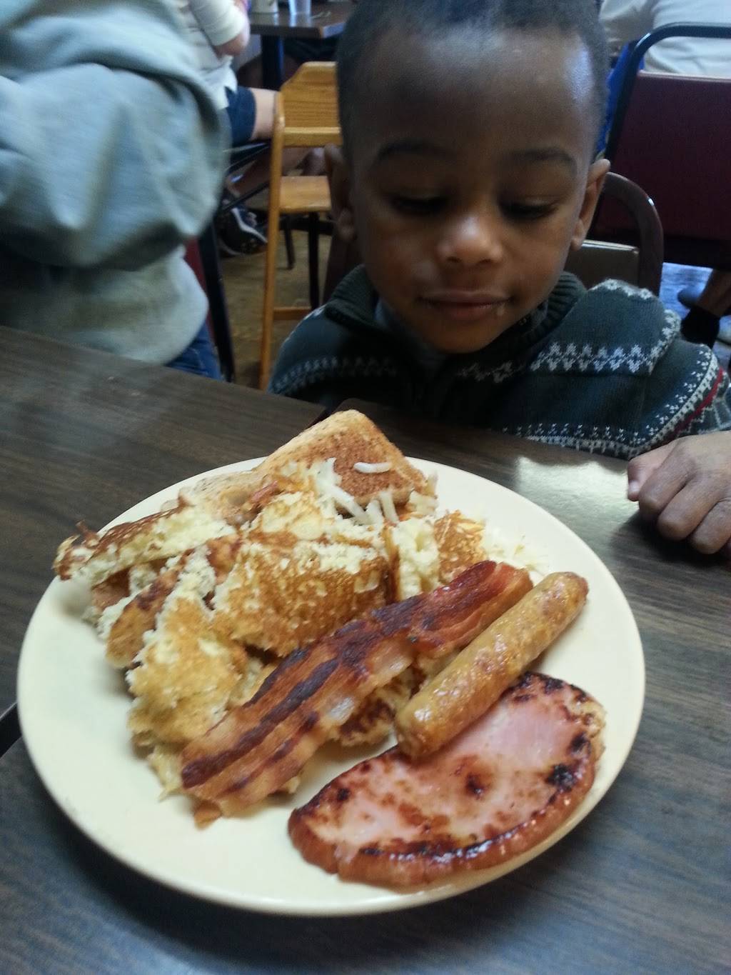 Nenas Cooper Cafe | restaurant | 7759 Douglas Ave, Kalamazoo, MI 49009, USA | 2693832960 OR +1 269-383-2960