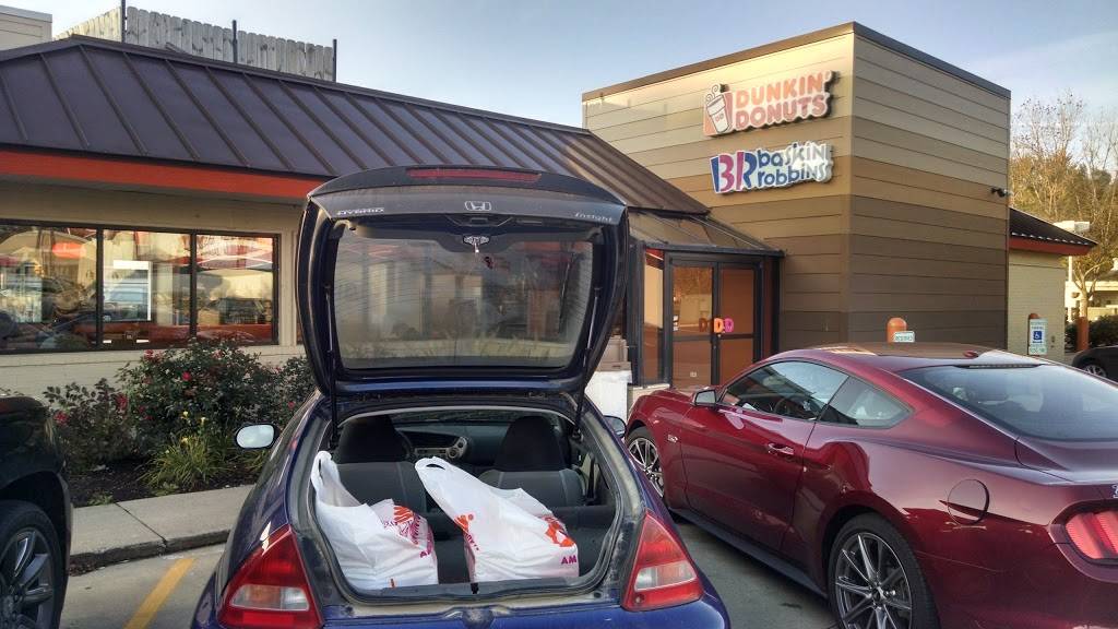 Dunkin | bakery | 8209 N Knoxville Ave, Peoria, IL 61615, USA | 3096431779 OR +1 309-643-1779