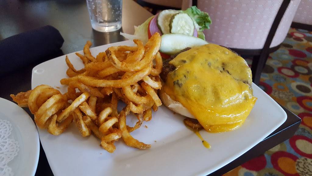 Traders Island Grill | restaurant | 2000 Hotel Plaza Blvd, Lake Buena Vista, FL 32830, USA | 4078282424 OR +1 407-828-2424