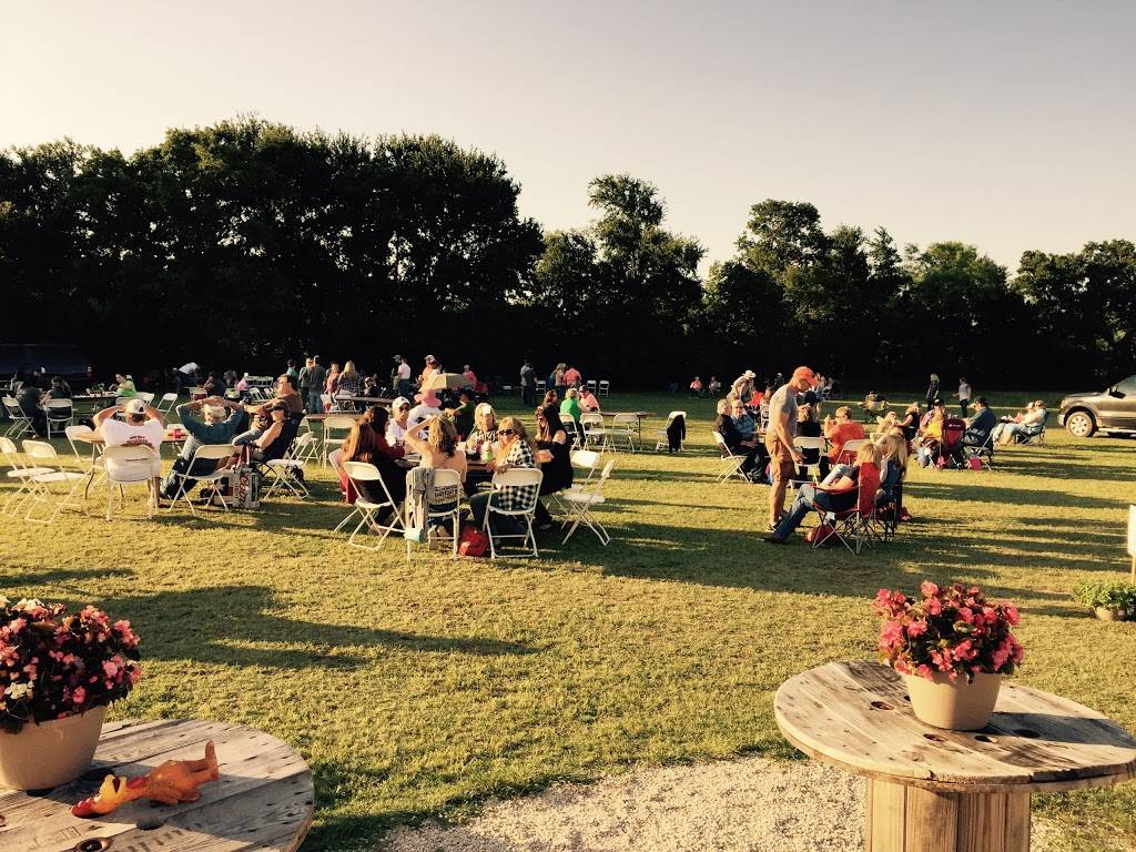 Roosters GuitarBQ | restaurant | 2650 Camp Crucis Ct, Granbury, TX 76048, USA | 6155961202 OR +1 615-596-1202