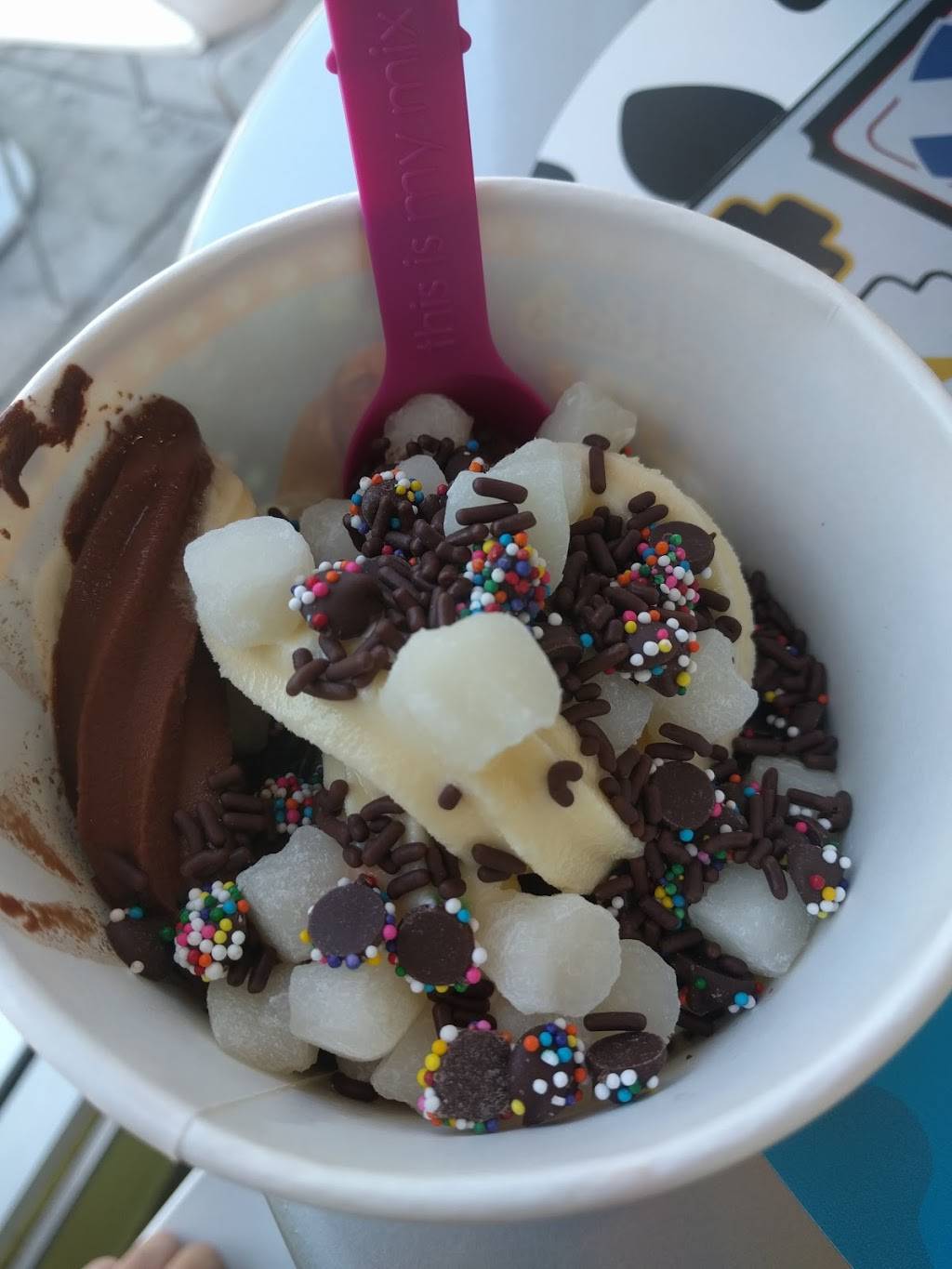 Menchies Frozen Yogurt | bakery | 732 Montana Ave, Santa Monica, CA 90403, USA | 3103934242 OR +1 310-393-4242