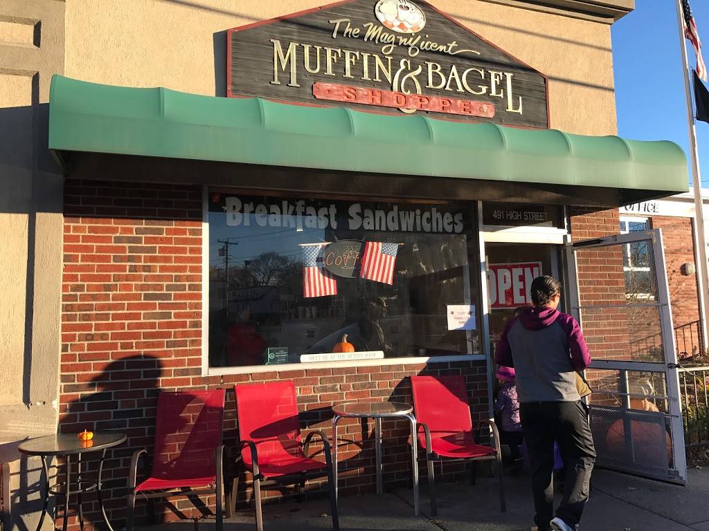 The Magnificent Muffin & Bagel Shoppe | bakery | 491 High St, Medford, MA 02155, USA | 7814833511 OR +1 781-483-3511
