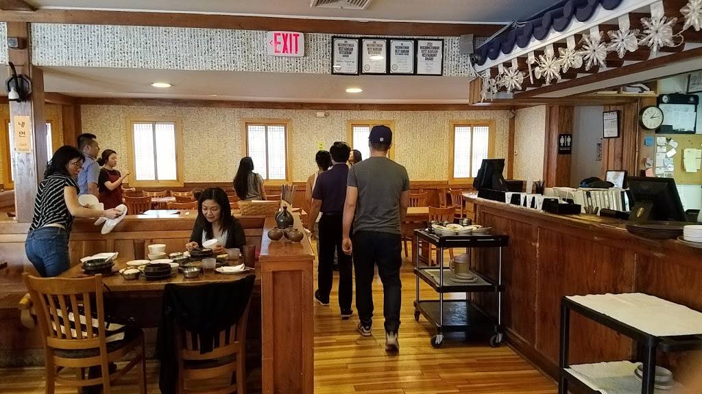 Lighthouse Tofu & BBQ | restaurant | 4121 Chatelain Rd, Annandale, VA 22003, USA | 7033333436 OR +1 703-333-3436