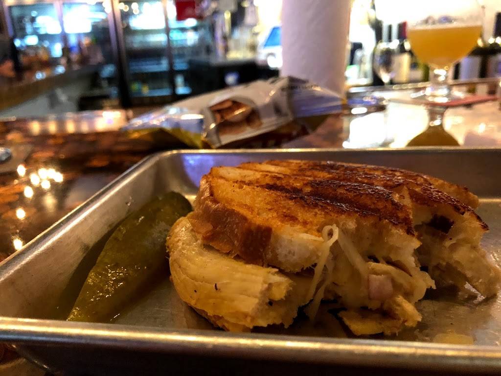 The Salty Fox | restaurant | 602 Eau Gallie Blvd, Melbourne, FL 32935, USA | 3214255453 OR +1 321-425-5453