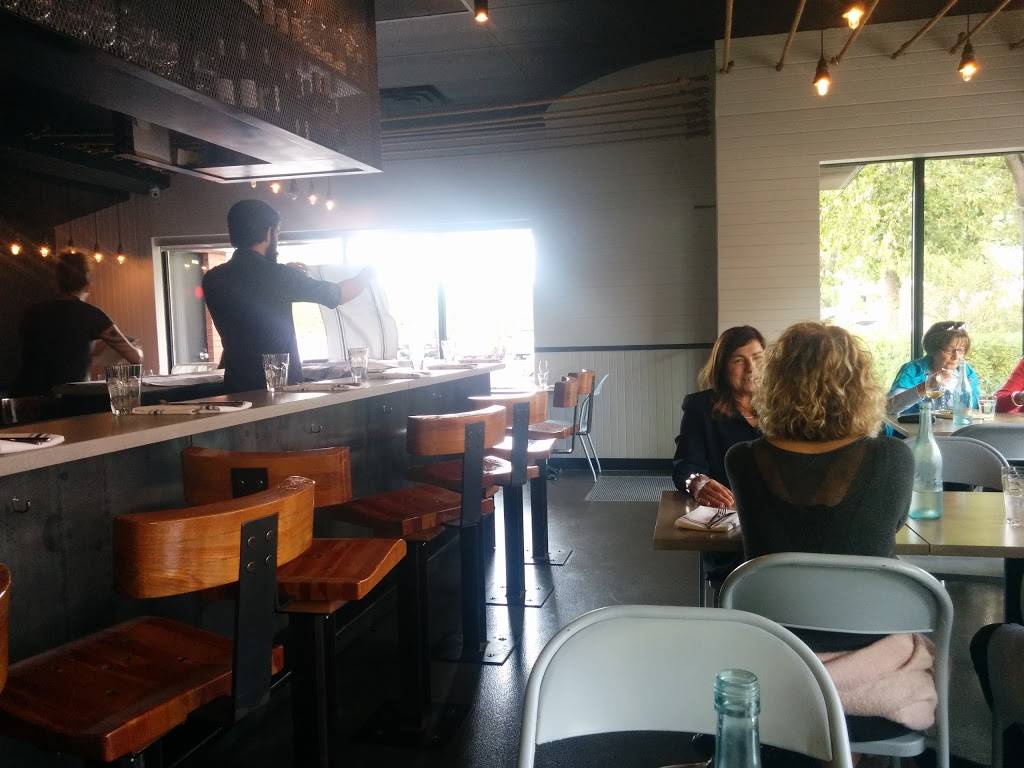 Resto Catch | restaurant | 1467 Rue de Montarville, Saint-Bruno-de-Montarville, QC J3V 3T6, Canada | 4506903100 OR +1 450-690-3100