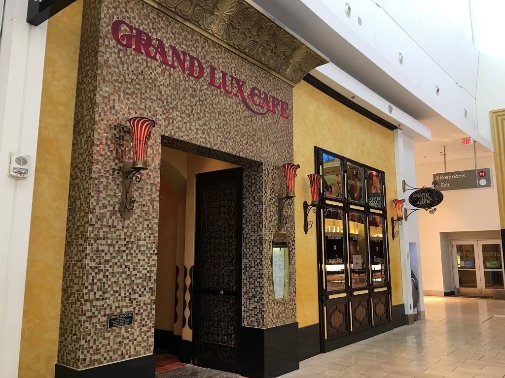 Grand Lux Cafe | restaurant | 1 Garden State Plaza Blvd, Paramus, NJ 07652, USA | 2019090399 OR +1 201-909-0399