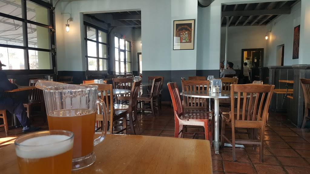 Fellinis Pizza | restaurant | 2522, 1991 Howell Mill Rd NW, Atlanta, GA 30318, USA | 4043520799 OR +1 404-352-0799