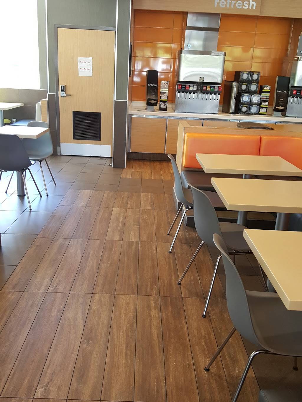 McDonalds | cafe | 1678 W N Orange Blossom Trail, Apopka, FL 32712, USA | 4074641909 OR +1 407-464-1909