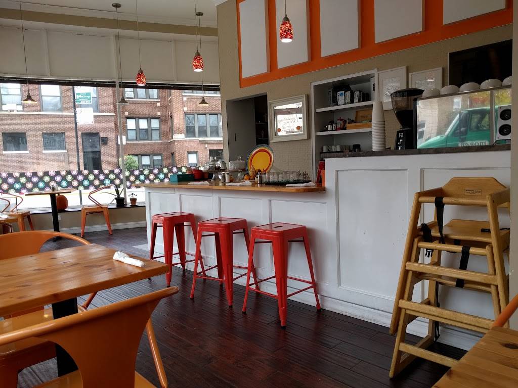 Esencia Urban Kitchen | restaurant | 3351 N Broadway, Chicago, IL 60657, USA | 7734728553 OR +1 773-472-8553