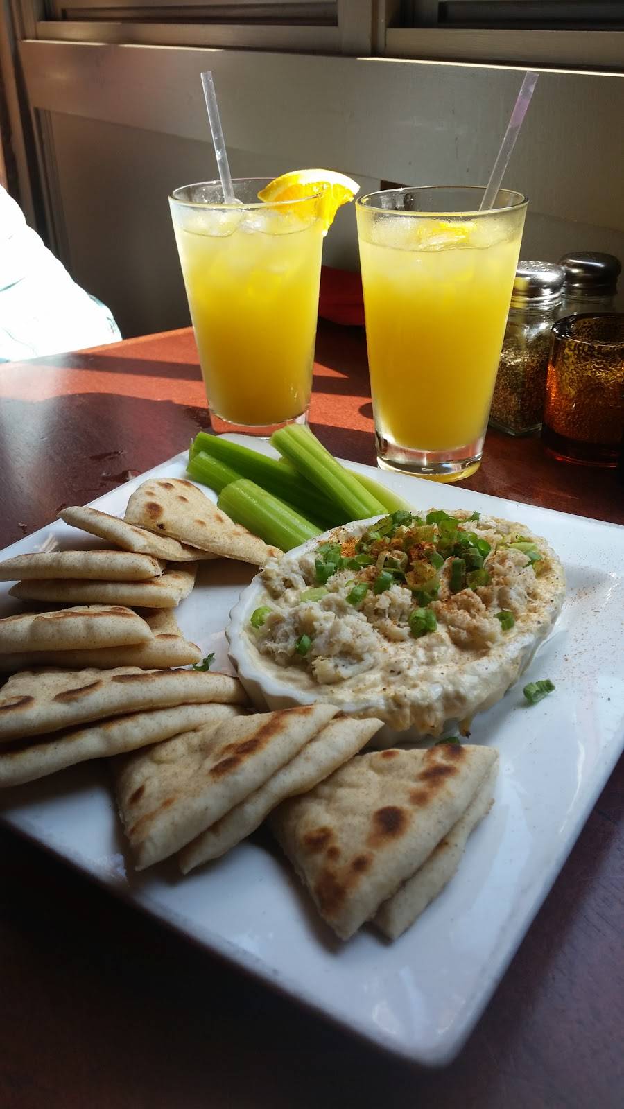 Red Star Fells Point | restaurant | 906 S Wolfe St, Baltimore, MD 21231, USA | 4106750212 OR +1 410-675-0212