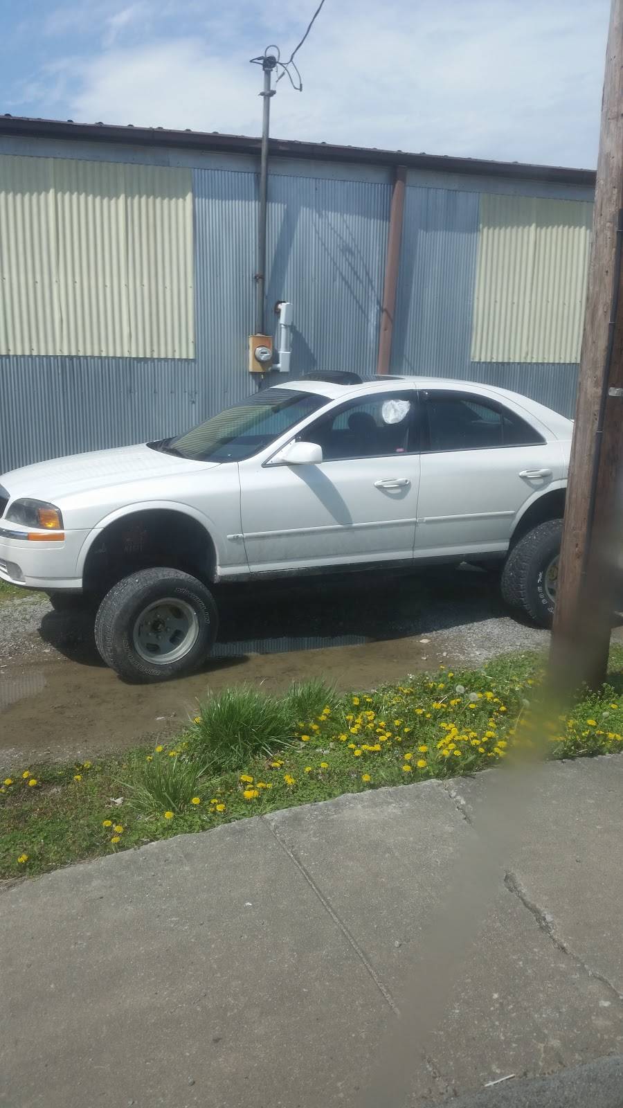 Sonic Drive-In | restaurant | 1580 N Broad St, Tazewell, TN 37879, USA | 4236267797 OR +1 423-626-7797