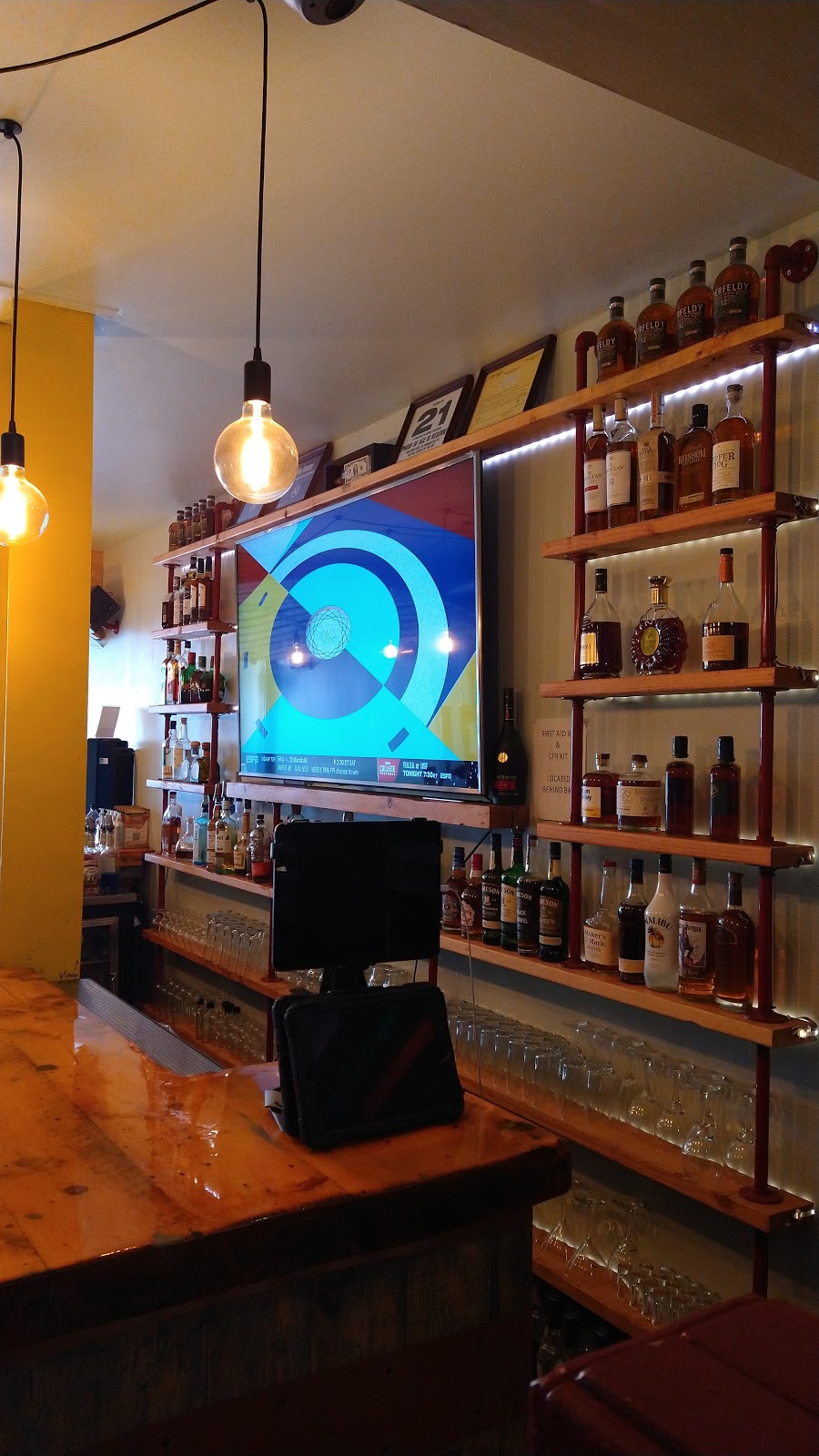 Inwood Social Whiskey & Burger Bar | restaurant | 101 Sherman Ave, New York, NY 10034, USA | 6466697738 OR +1 646-669-7738