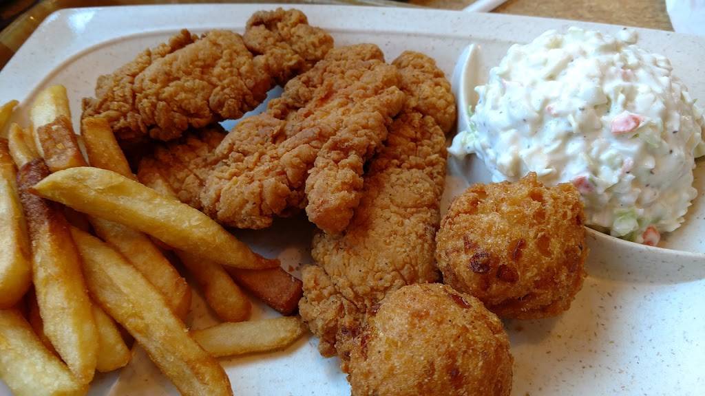 Captain Ds | restaurant | 28 Berry Blvd, Franklin, NC 28744, USA | 8283691900 OR +1 828-369-1900