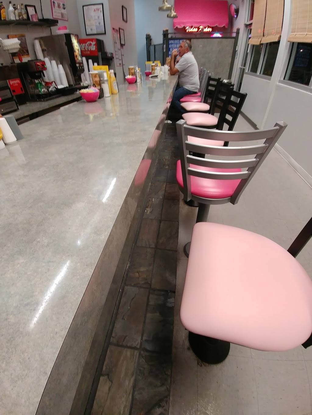 Sweet Things & Grill | restaurant | 1011 Veterans Memorial Blvd, Metairie, LA 70005, USA | 5048341845 OR +1 504-834-1845