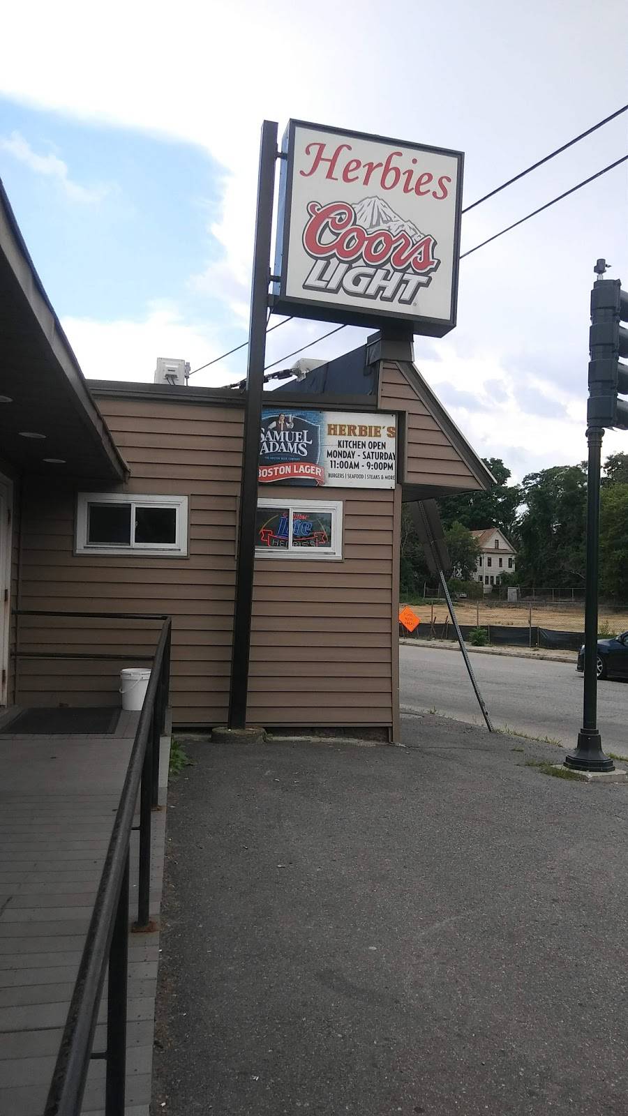 Herbies | restaurant | 1028 Southbridge St, Worcester, MA 01610, USA | 5087575083 OR +1 508-757-5083