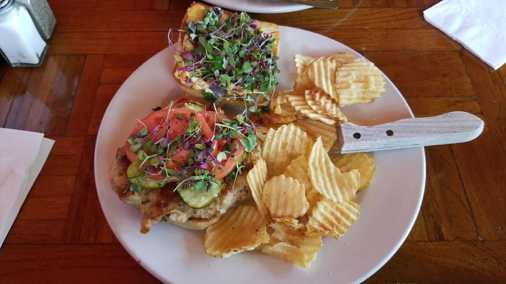 Choo Choo Restaurant & Bar | restaurant | 160 Railway St W, Loretto, MN 55357, USA | 7634793565 OR +1 763-479-3565