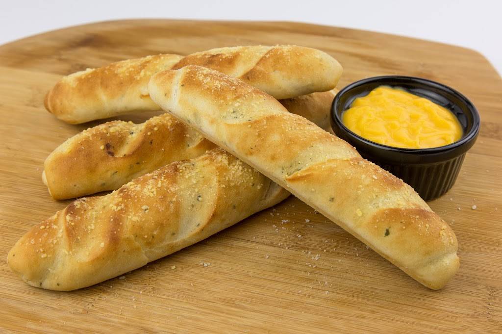 Mama DeLucas Pizza | restaurant | 1951 E Adamo Dr, Tampa, FL 33605, USA | 8132411403 OR +1 813-241-1403