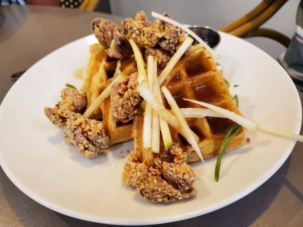 Eloise Nichols Grill & Liquors | restaurant | 2400 Mid Ln #100, Houston, TX 77027, USA | 7135540136 OR +1 713-554-0136