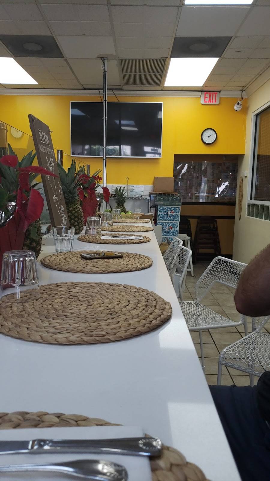 SPORA Cafe & Smoothie Bar | restaurant | 6778 Collins Ave, Miami Beach, FL 33141, USA | 3053978147 OR +1 305-397-8147