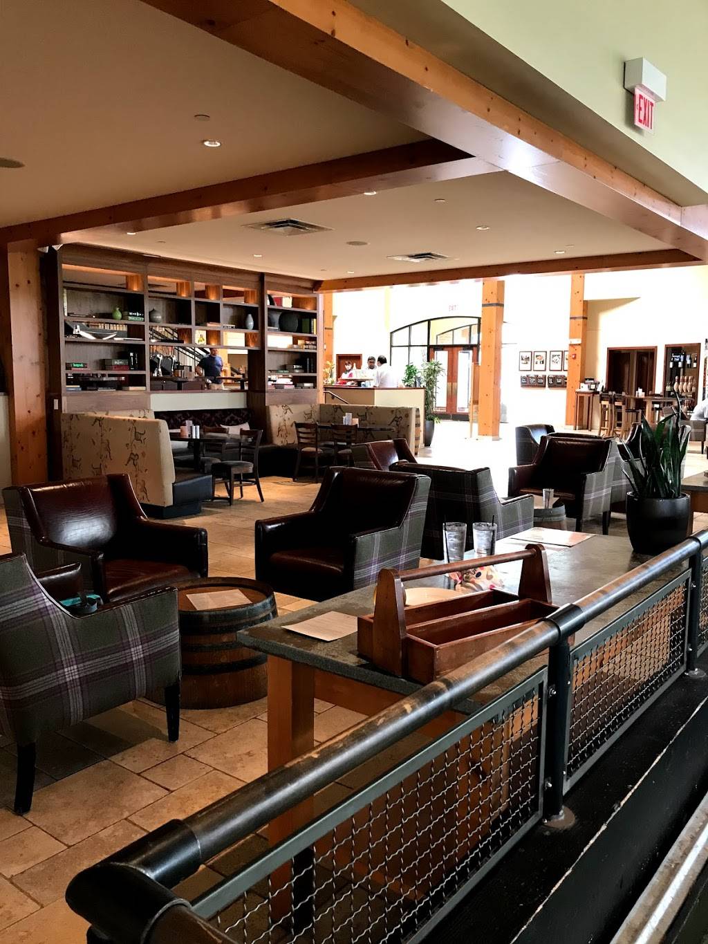 Pinstripes | restaurant | 100 W Higgins Rd, South Barrington, IL 60010, USA | 8478449300 OR +1 847-844-9300