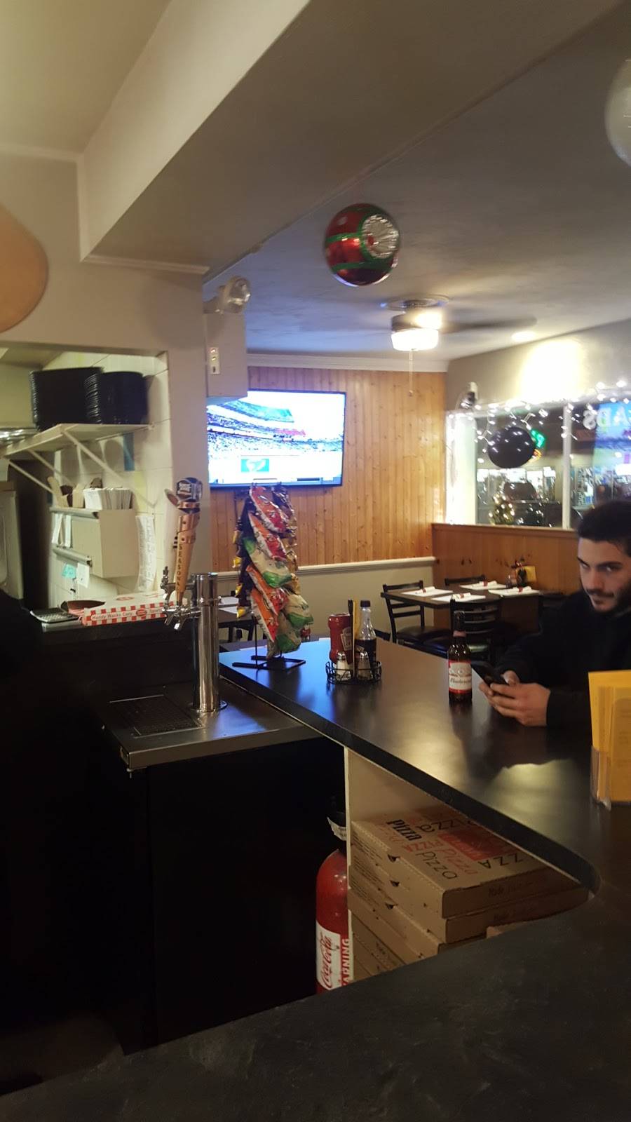 D.B.s Pizza | meal delivery | 546 Kingstown Rd, Wakefield, RI 02879, USA | 4017894222 OR +1 401-789-4222